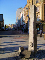 Records show that the Vikings erected a steine or long stone to commemorate the point at which they landed. Owing to land reclamation, the point at which the stone stood is now several blocks inland, and the stone itself has disappeared.  A replica was placed here in 1986.