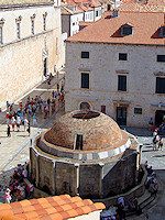 The fountain's distinctive roof hole was once covered by a cupola.