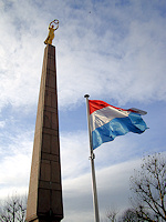 The Gelle Fra or Golden Lady is a monument dedicated to soldiers who fought in World War I.