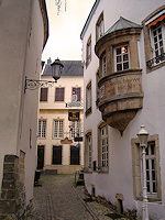 This ancient passage leads from the fishmarket to the palace.