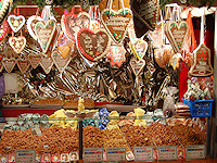 Carmelized nuts and gingerbread hearts are a staple of every Christmas market.
