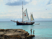 The Mi Dushi is a charter boat offering snorkeling, diving, and dinners.